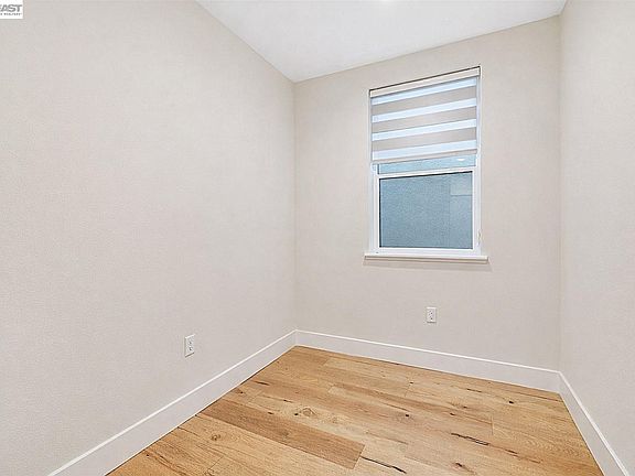 4th image of 1006 Mary Beth Ter