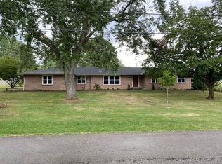 1696 Thatchers Mill Rd N, Paris, KY 40361