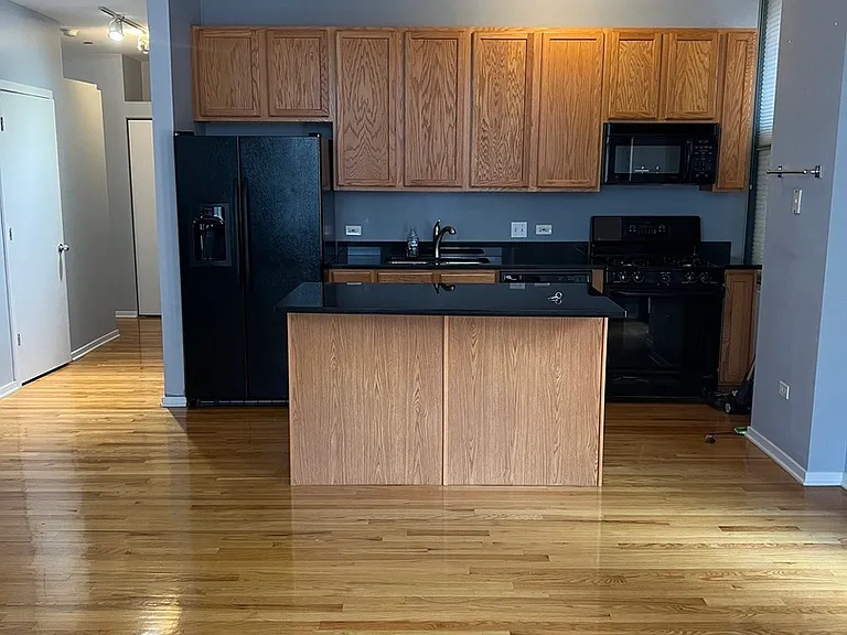 208 W Washington St #1404 — Photo 5