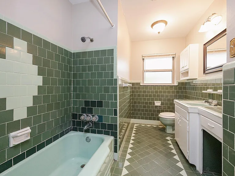 1018 W 31st St — Photo 23
