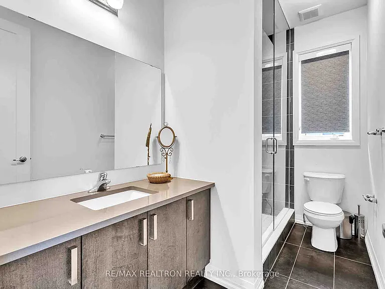 32 Bellflower Cres — Photo 35