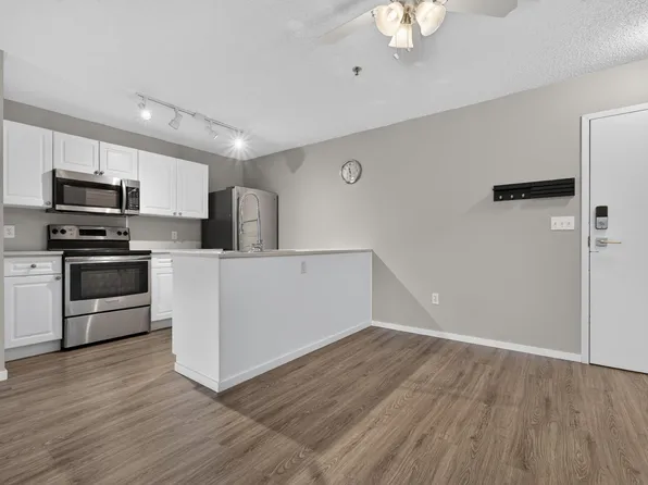 10331 106th St NW #23, Edmonton, AB T5J 1H8