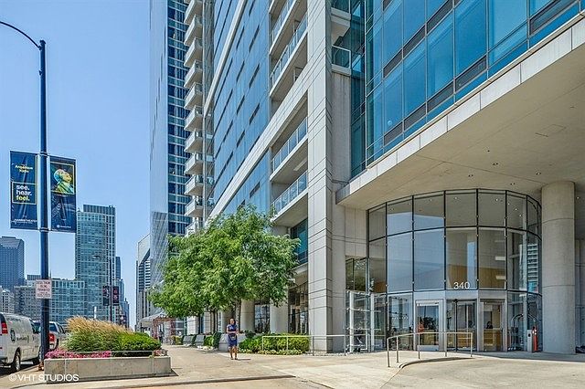 1st image of 340 E Randolph St APT 305
