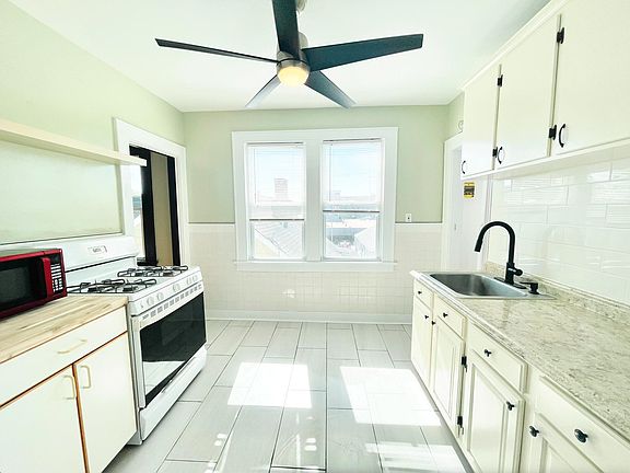 3rd image of 192 Canfield Ave Unit 2