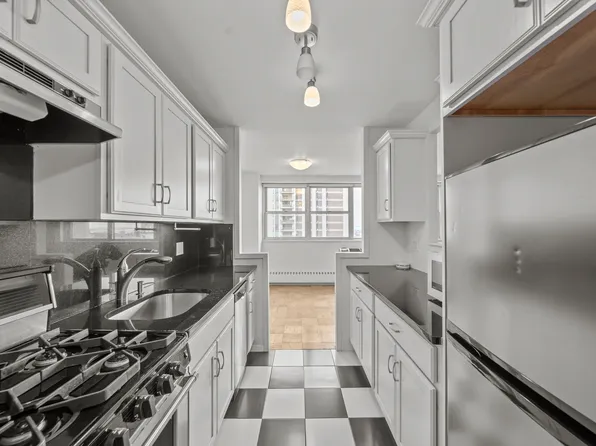 75 Henry Street image 9 of 12