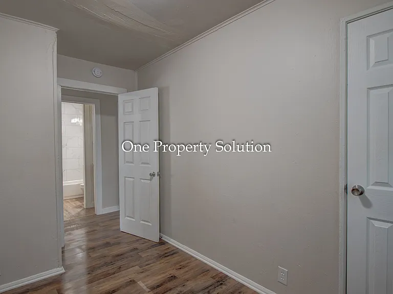614 N Calumet Ave — Photo 14