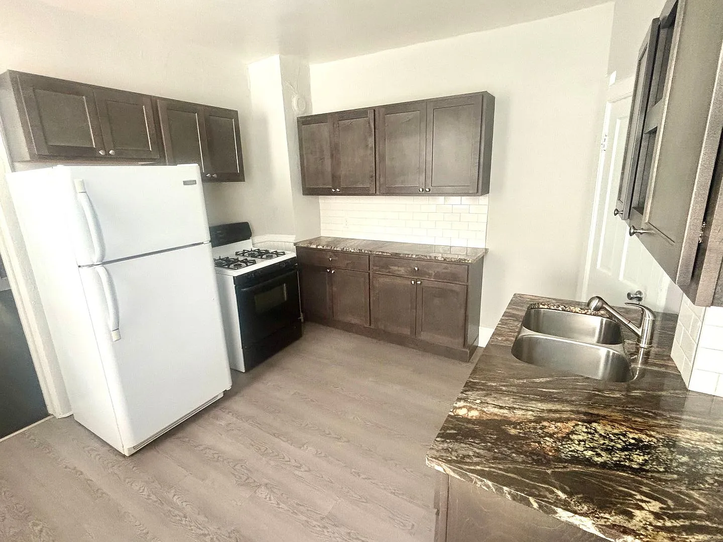 1207 Kane — Photo 3