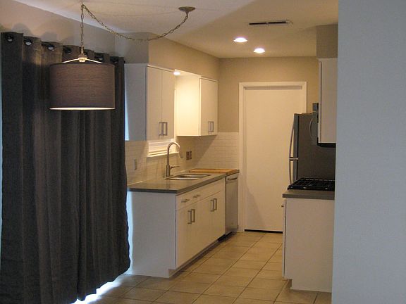 Dining Area & Kitchen