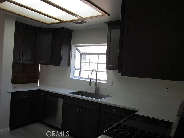6017 Primrose Ave — Photo 11