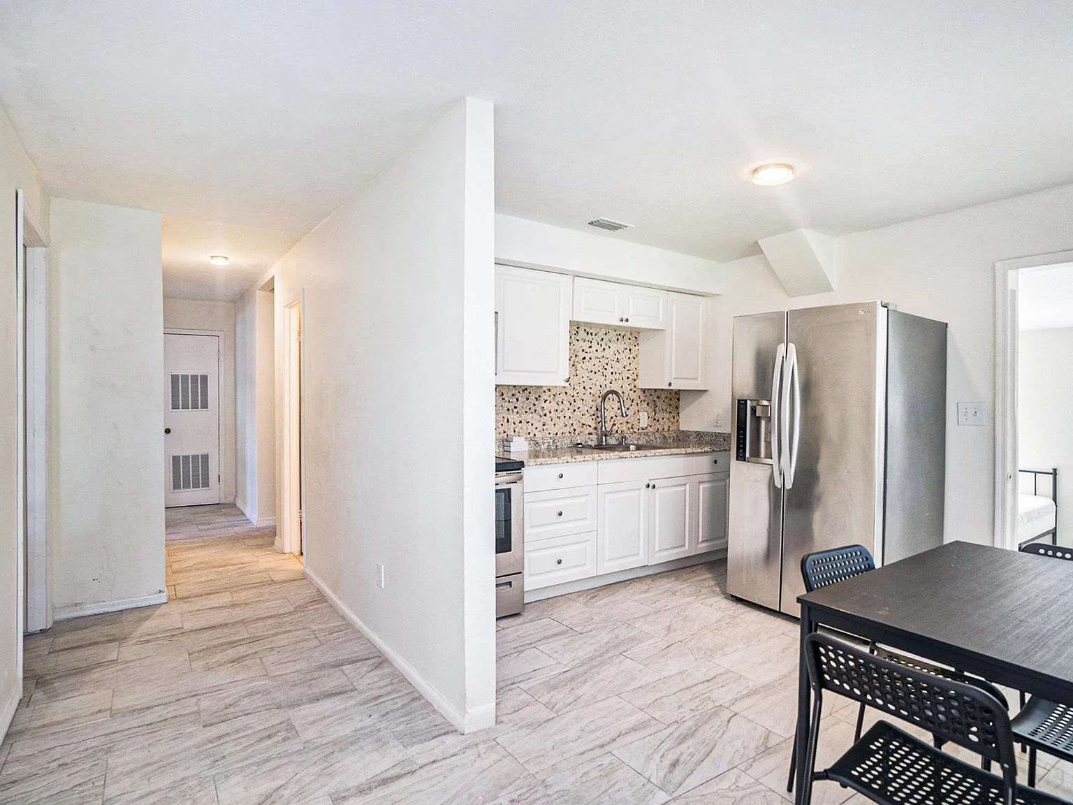 4 bed, 2.0 bath, 1088 sqft, $724 — Photo 4