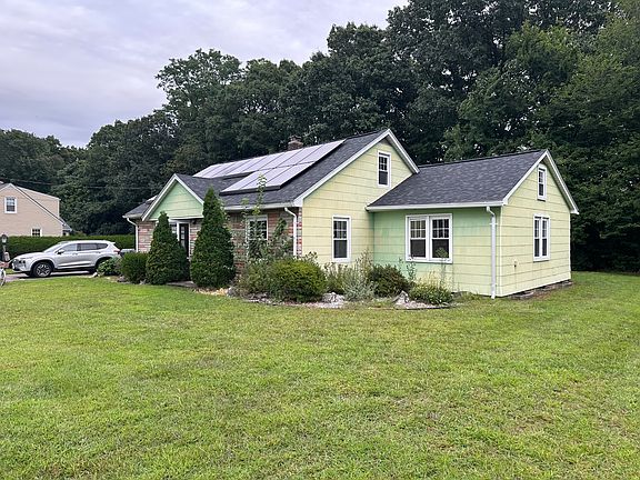 4th image of 73 Fairview St