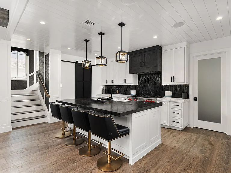 2037 E Ocean Blvd — Photo 11