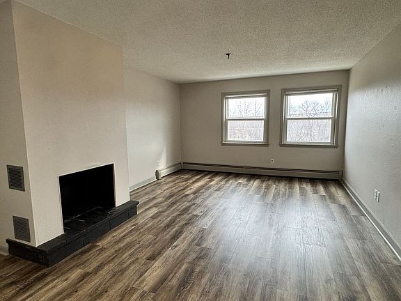 5th image of 1009 Concord St N #202