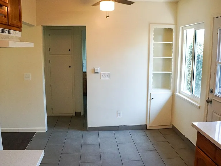 7708 S Pickering Ave #C — Photo 5