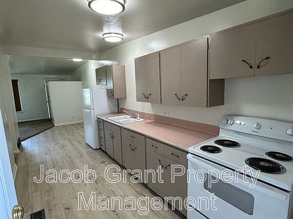 2nd image of 847 Cleveland St