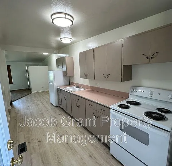 847 Cleveland St — Photo 2