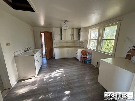 3rd image of 1604 Mary St