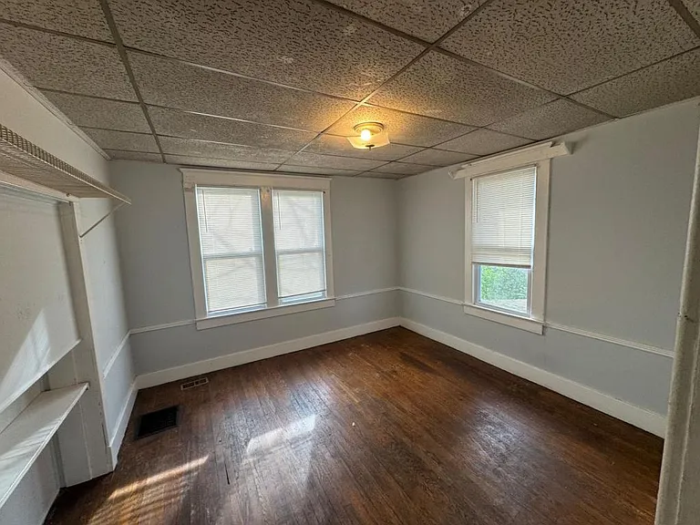 3433 Lansing Ave — Photo 4