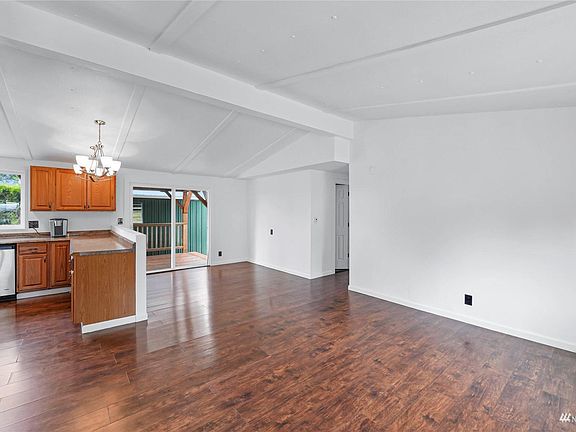 4th image of 981 Diane Ave