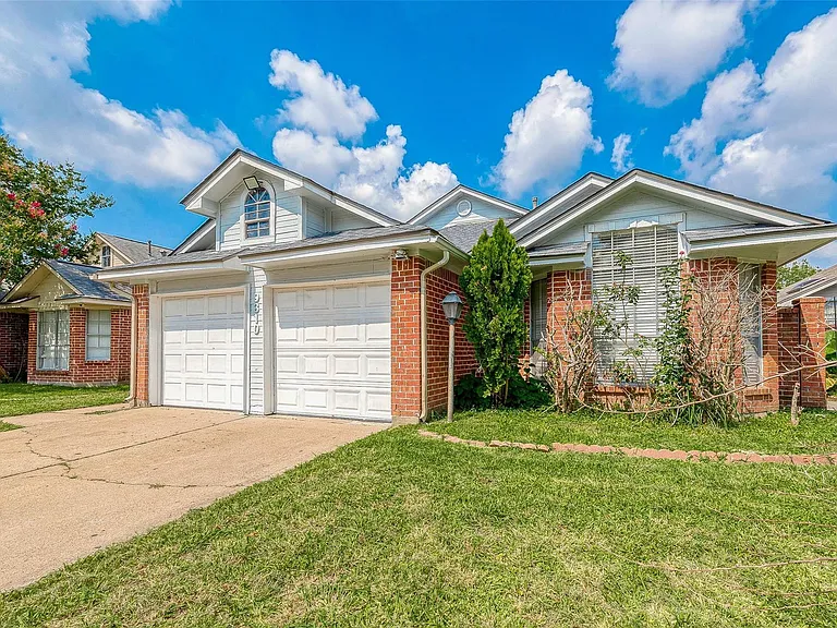 9310 Corner Oaks Ln — Photo 3