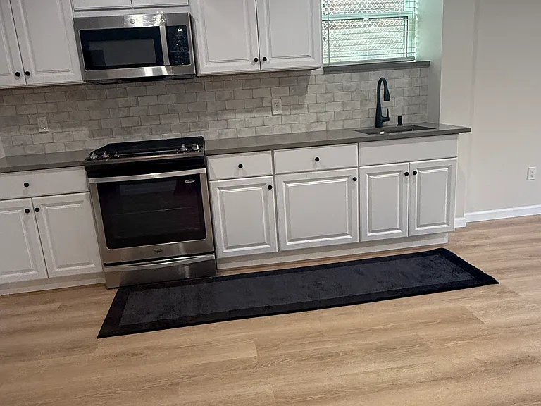 2240 Hering Ave — Photo 9