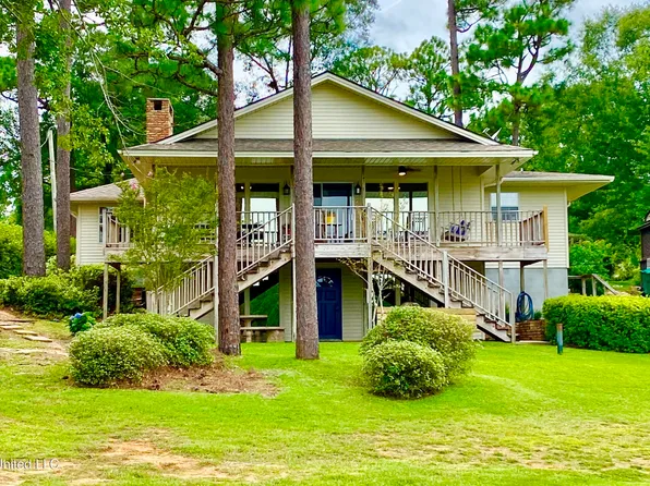 571 W Lakeshore Dr, Carriere, MS 39426