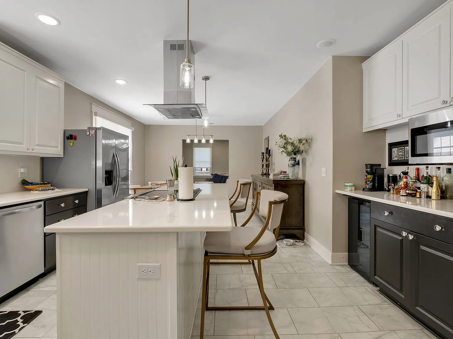 4 bed, 2235 sqft, $3,950 — Photo 3