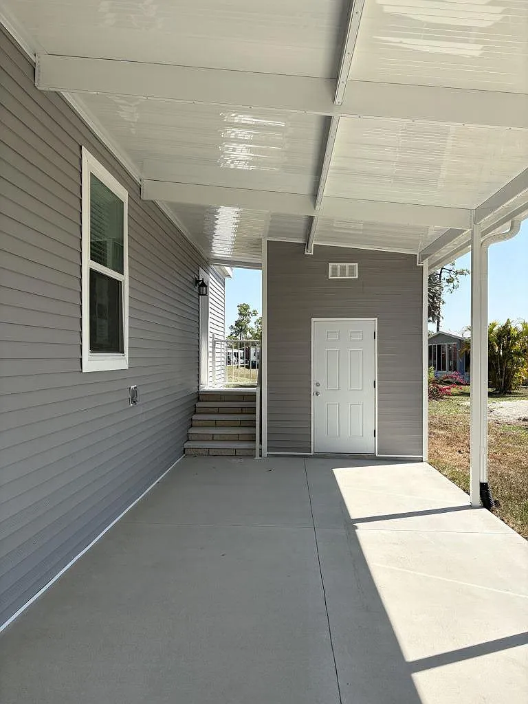 3 bed, 2.0 bath, 1251 sqft, $1,399 — Photo 2