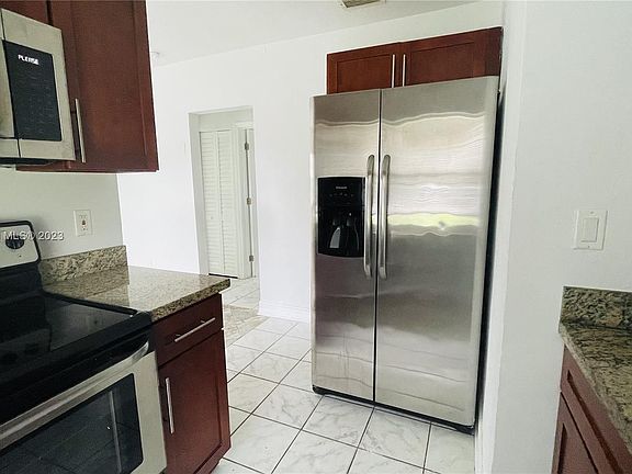 4th image of 17193 NE 18th Ave #0