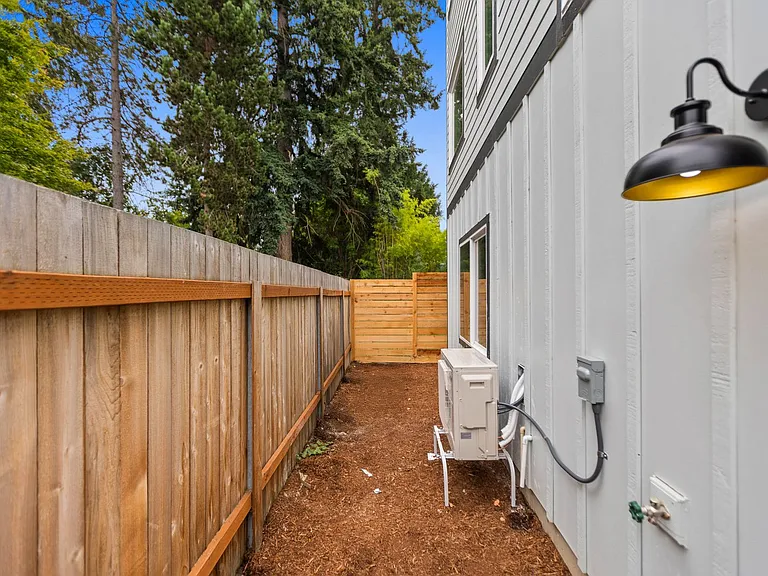 3207 NE 98th St — Photo 27
