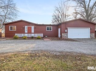 420 Hemlock Dr, Petersburg, IL 62675