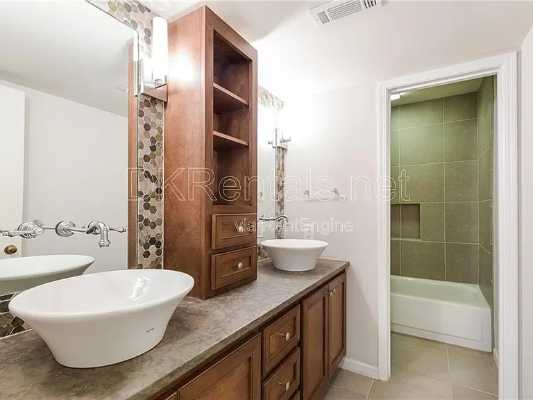 82 Montre Sq NW — Photo 30