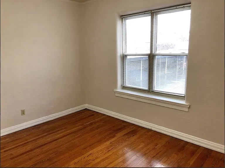 Barrington Apartments — Photo 30