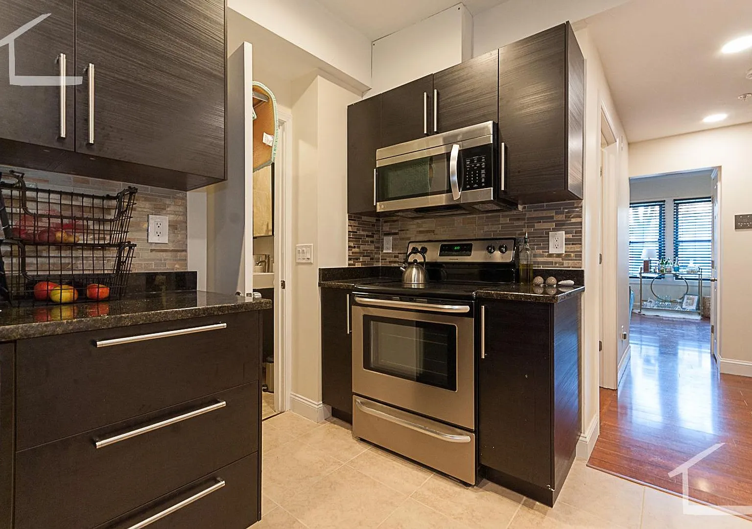 Huge 2 bed condo located near the Green Line and Boston University! — Photo 2