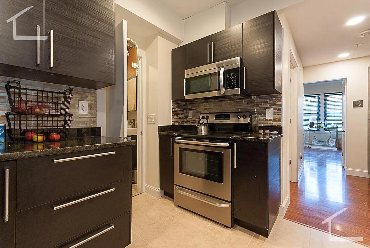 Building Photo - 1195 Beacon St #3
