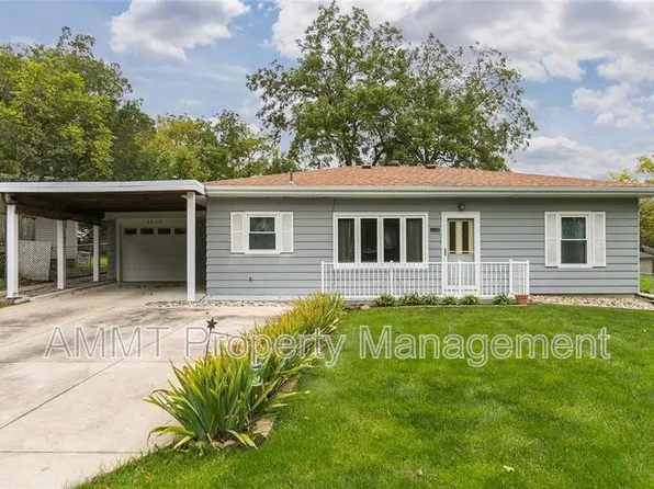 1330 Lincoln Dr, Marion, IA 52302