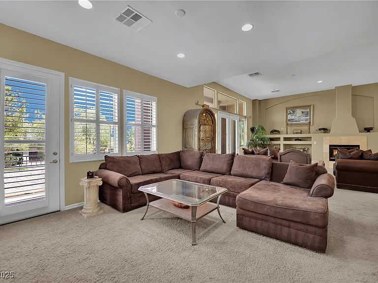 1004 Golden Age Ct — Photo 11