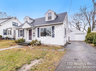 732 Whites Rd, Kalamazoo, MI 49008