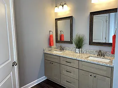 652 Valley Stream Dr — Photo 2