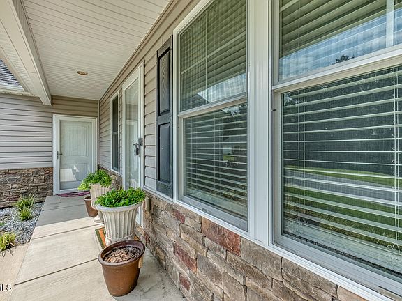 5th image of 211 Brighton Pl