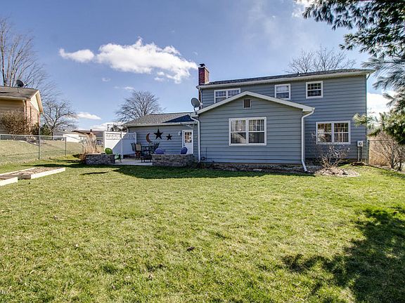 2nd image of 213 Tree Haven Ln