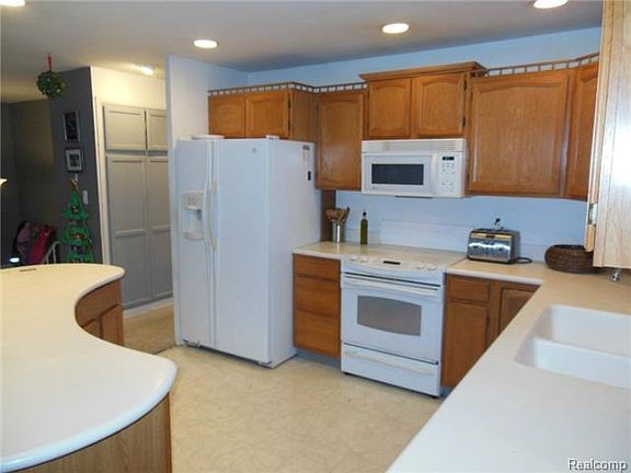 3rd image of 2640 Palomas Dr