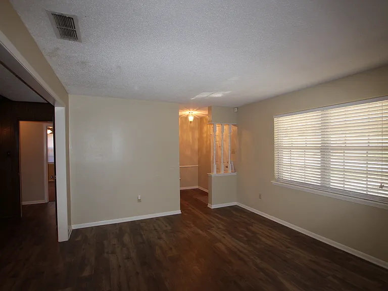 800 Rhodes Dr — Photo 7