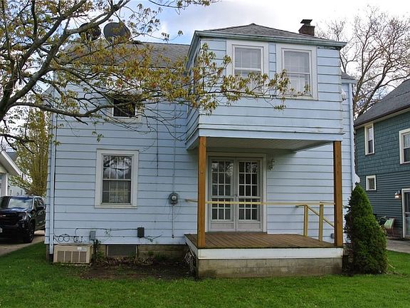 3rd image of 124 Stanford Ave