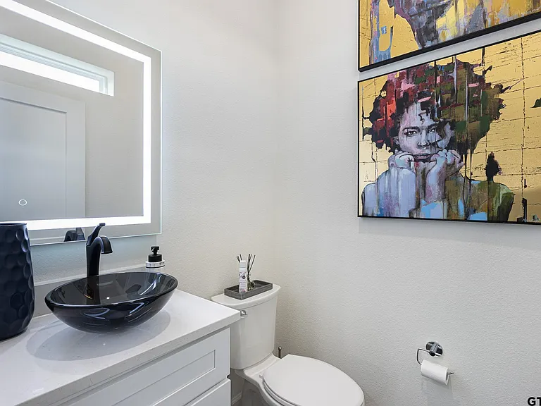 540 W Erwin St — Photo 19