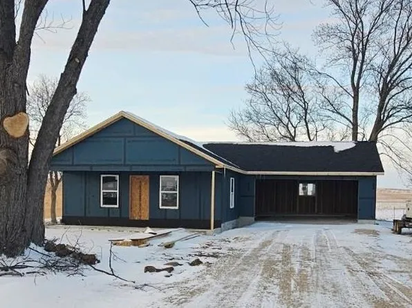 W3085 Cody Rd, Mount Calvary, WI 53057