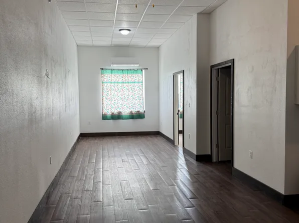 410 Smith St #14, Russell, IA 50238