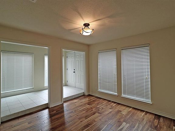 5th image of 7457 Knob Hill Ave