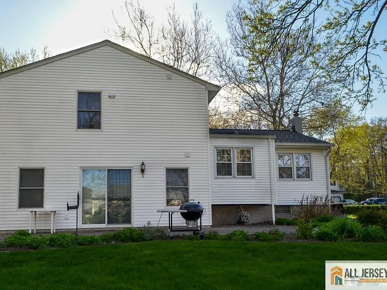 8 Sherwood Rd — Photo 19