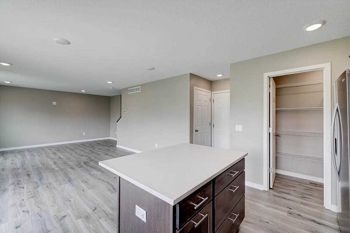 1121 Fifield Rd — Photo 4